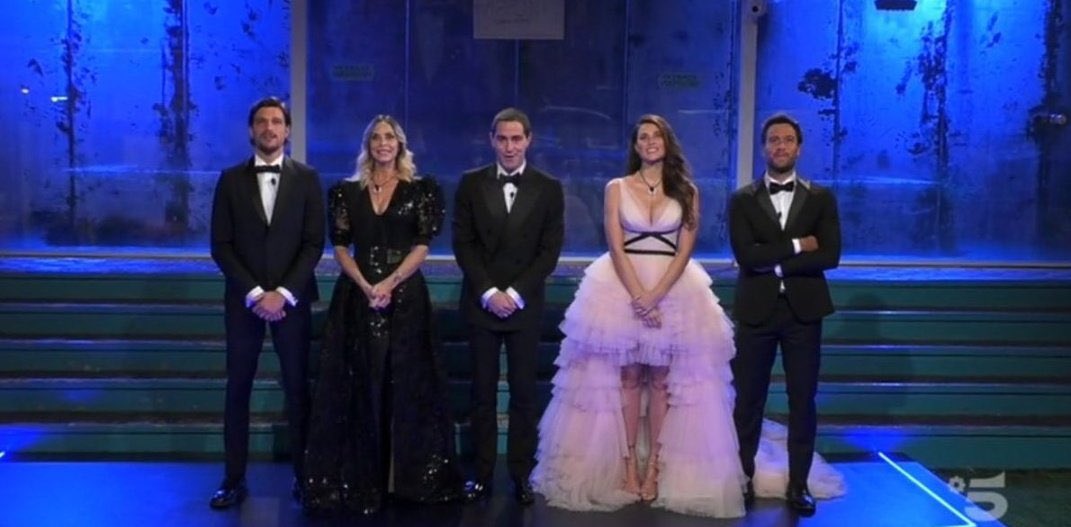 BITCHYFit's tweet photo. Con tutto il rispetto, ma siamo anni luce lontani da questa finale… #GFVIP https://t.co/EOcNXwTgM9