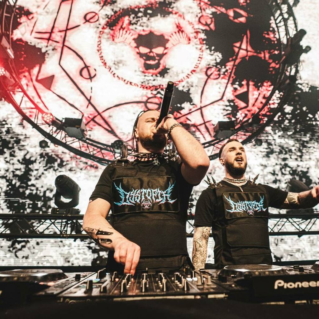 ‘DYSTOPIA’ VESTS

When Dutch Metal/Hardstyle Mashup Maniacs <a href="/riotshift/">RIOT SHIFT</a> reached out for me to make Stagegear for their epic DYSTOPIA shows I. Was. Hyped!🔥

The end result is very much a collaborative effort  with some serious one-off custom embroidery… instagr.am/p/CbGPQVJIwTm/