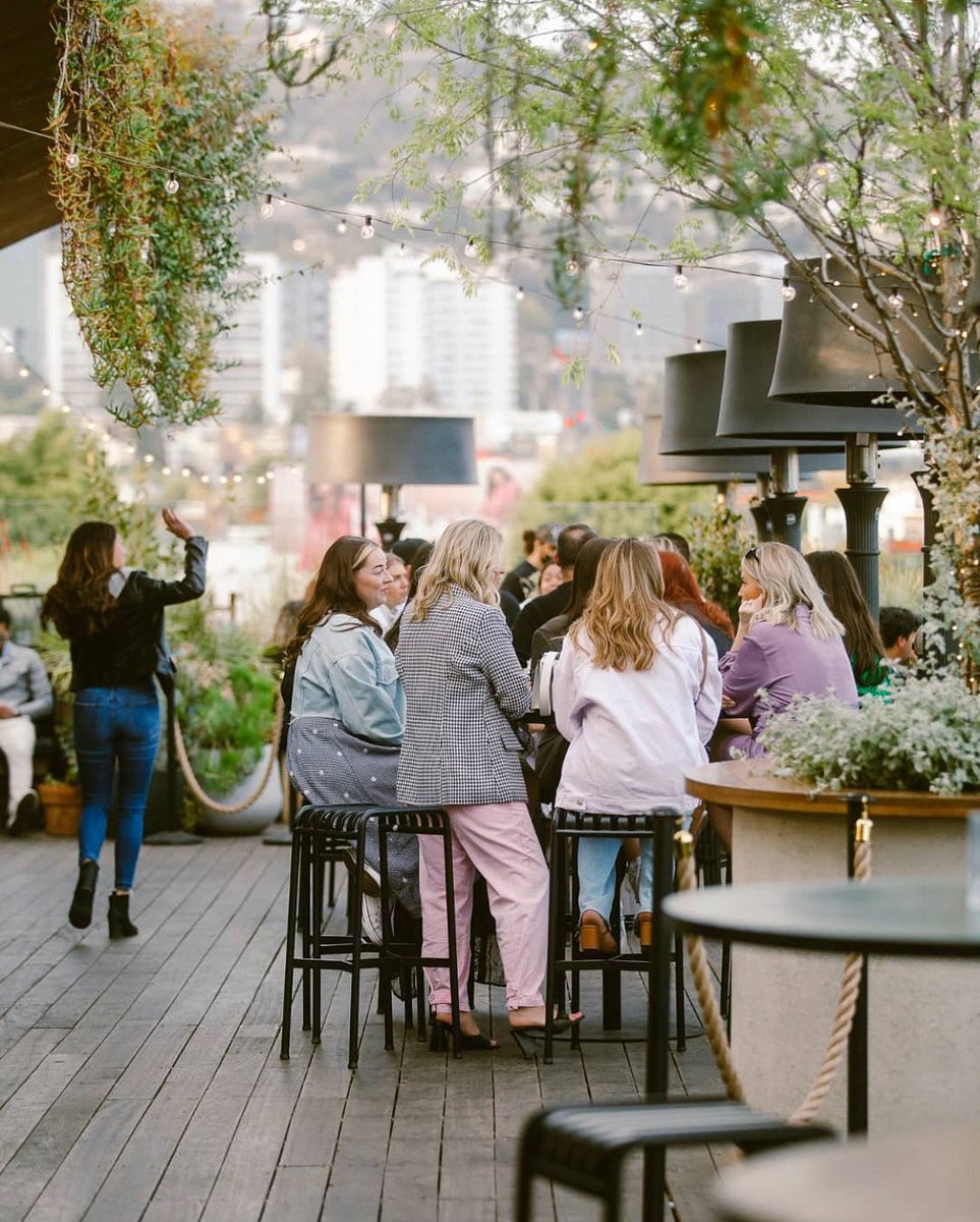 KindleLiving's tweet photo. Monday has us dreaming of those leisurely weekend brunches. Grab your gang and head to @eplosangeles, one of LA’s chicest rooftop spots. https://t.co/3N0MzU0sin