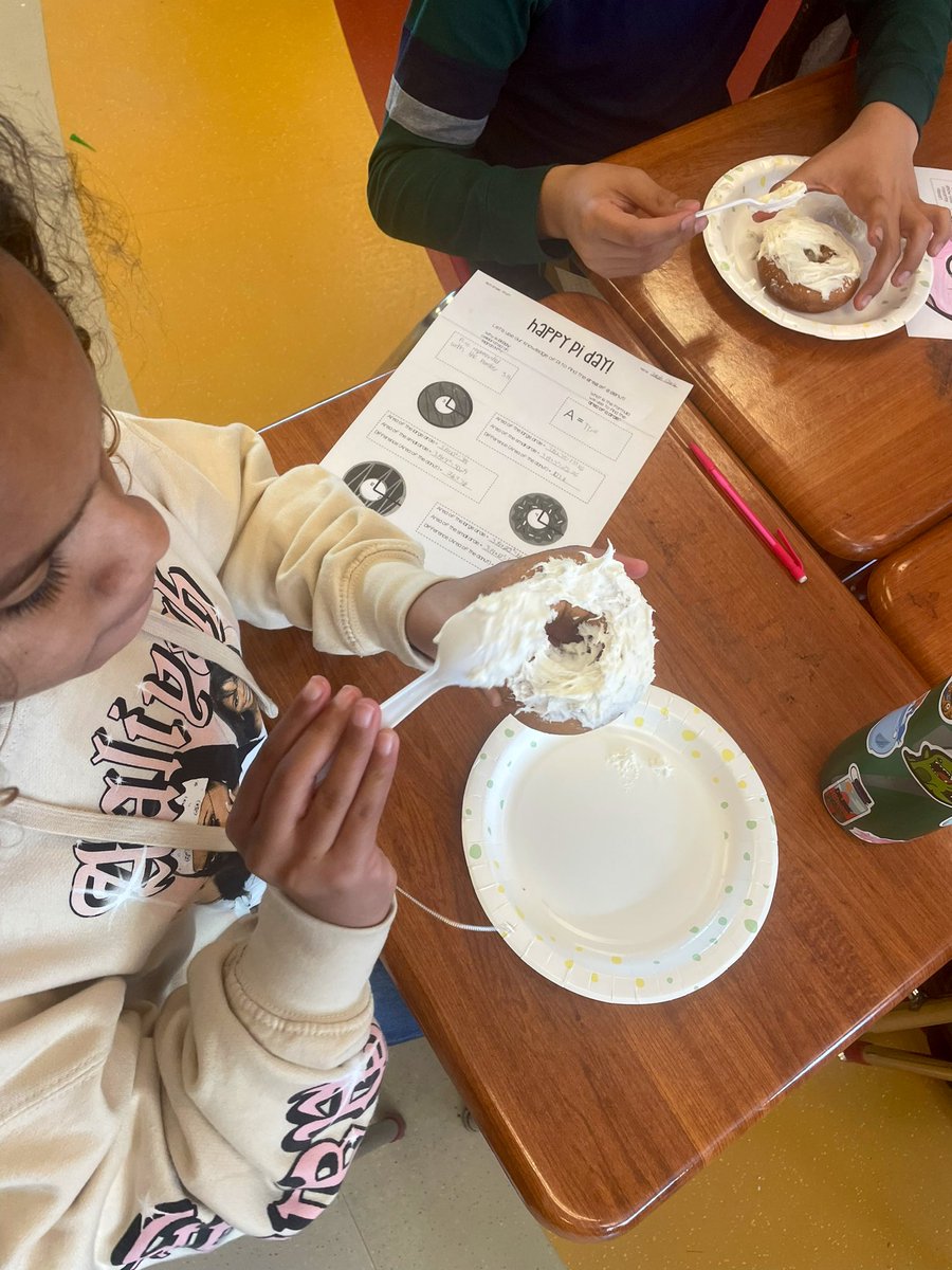 Miss_KPruitt's tweet photo. The SWEETEST way to celebrate Pi Day! Finding the area of a donut &amp; exploring Pi! 🍩 🍩🍩 

@HambrightElem https://t.co/mmx18ivxGw