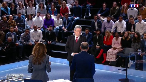 GuiraudInd's tweet photo. 🙌 Ce soir @JLMelenchon est le seul candidat à proposer une solution concrète pour isoler Poutine et arrêter la guerre : convoquer une conférence exceptionnelle de l’OSCE

C’est ce qu’on attend d’un Président : pas du blabla, mais des actes !

#MelenchonTF1 #FaceALaGuerreTF1 https://t.co/kpBO3M0Fl3