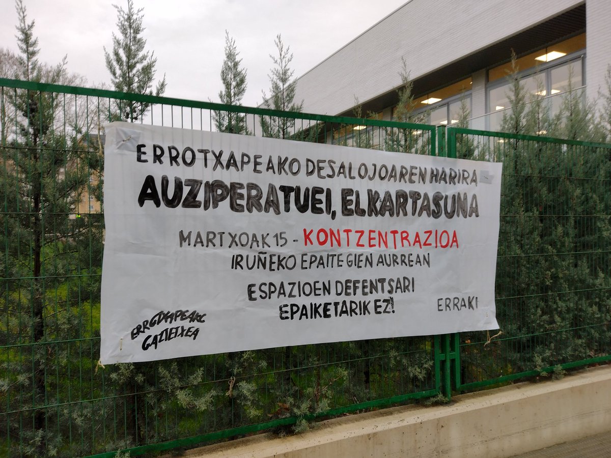 Bihar Errotxapeako Gaztetxeko desalojoan atxilotutako gazteen epaiketa izango da. Honen aurrean kontzentrazioa deitu da 9:30tan epaitegien aurrean. Zizurretik elkartasun osoa!
 
ESPAZIOEN DEFENTSARI EPAIKETARIK EZ!!!

<a href="/ErrotxaGTX/">Errotxapeako Gaztetxea</a>
