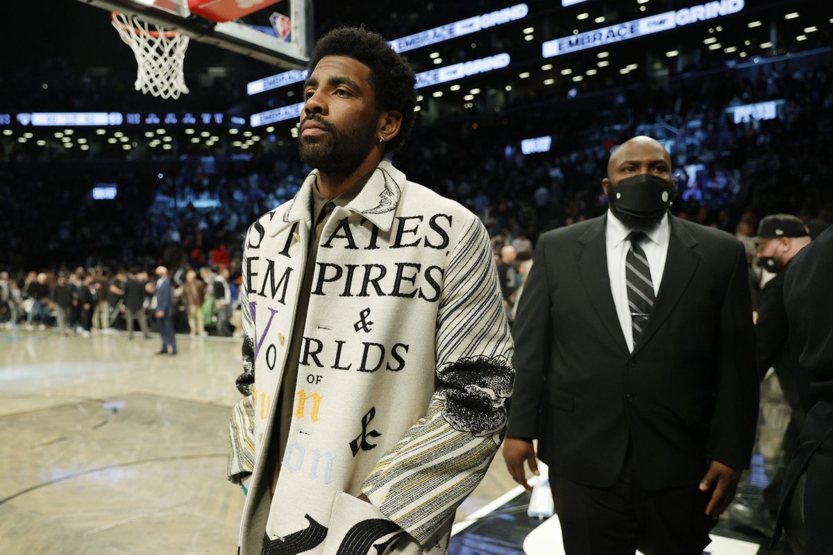 BleacherReport's tweet photo. The Nets have been fined $50K for violating local health and safety protocols by letting Kyrie Irving enter the team locker room Sunday. https://t.co/GbzVqkN8Yo