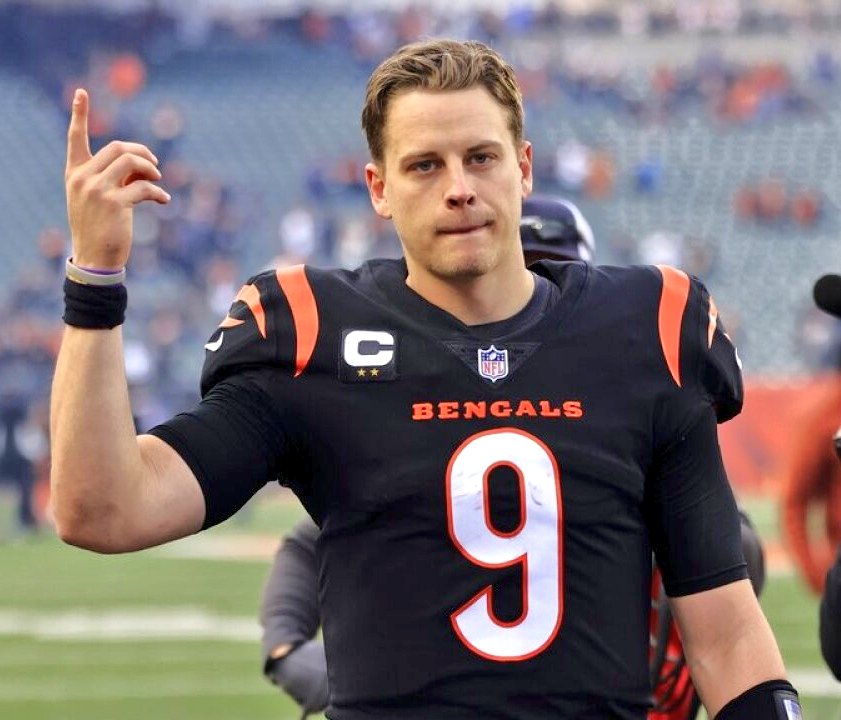 WINCINNATI_'s tweet photo. It's official: Cincinnati is a football city now. https://t.co/wKf8WIZMN8