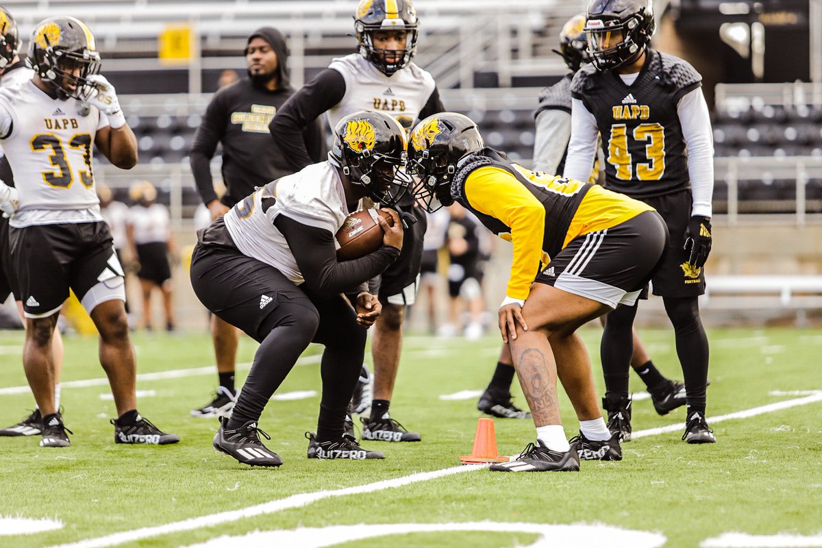UAPBLionsFB's tweet photo. 😉 https://t.co/q8yCCS05oW