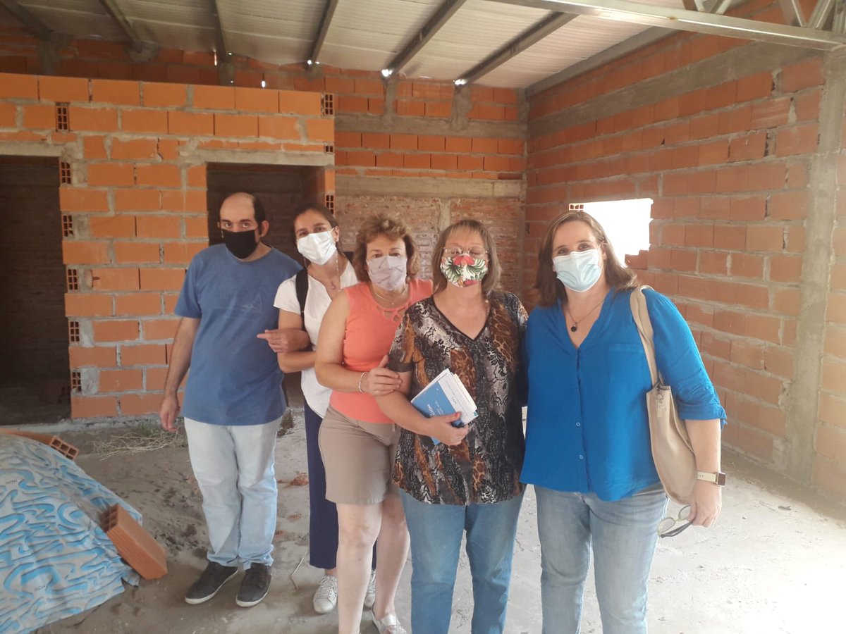 MaraRecondo's tweet photo. Hoy visité la sede de #Apfe para evaluar la #accesibilidad, la distribución funcional de los espacios, la accesibilidad cognitiva. Un aporte para las Instituciones que trabajan a pulmón para lograr terminar la sede. Un placer brindar mis conocimientos. @sumaraccesibili https://t.co/b7AuSgI90e