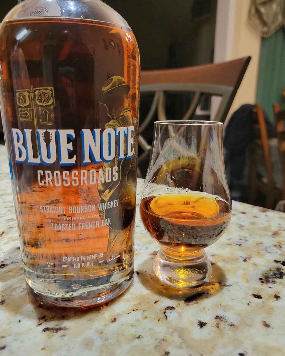 oskiwhoaski's tweet photo. Late post from yesterday 

Trying this out. 

Sunday Sippin.... 
Blue Note Crossroads 
#bluenotebourbon #bluenotecrossroads https://t.co/mQYIyvA750