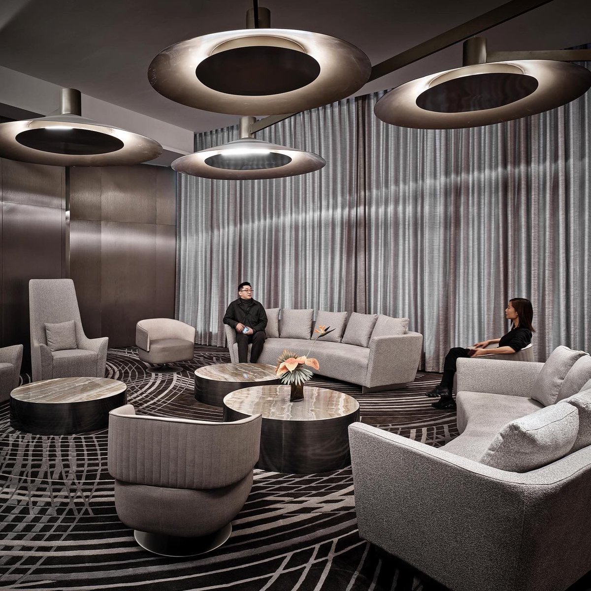 123Oneplus's tweet photo. Cinesky Cinema Phase 3 Wine bar
The wine bar is meant to be a comfortable and leisurely area, with the specific custom-made round wall sconces and curves patterned carpet, it shows a balance of practicality and artistry.
#oneplus #hkdesign #interiordesign #ajaxlaw #virginialung https://t.co/ltJ9Ltt37C