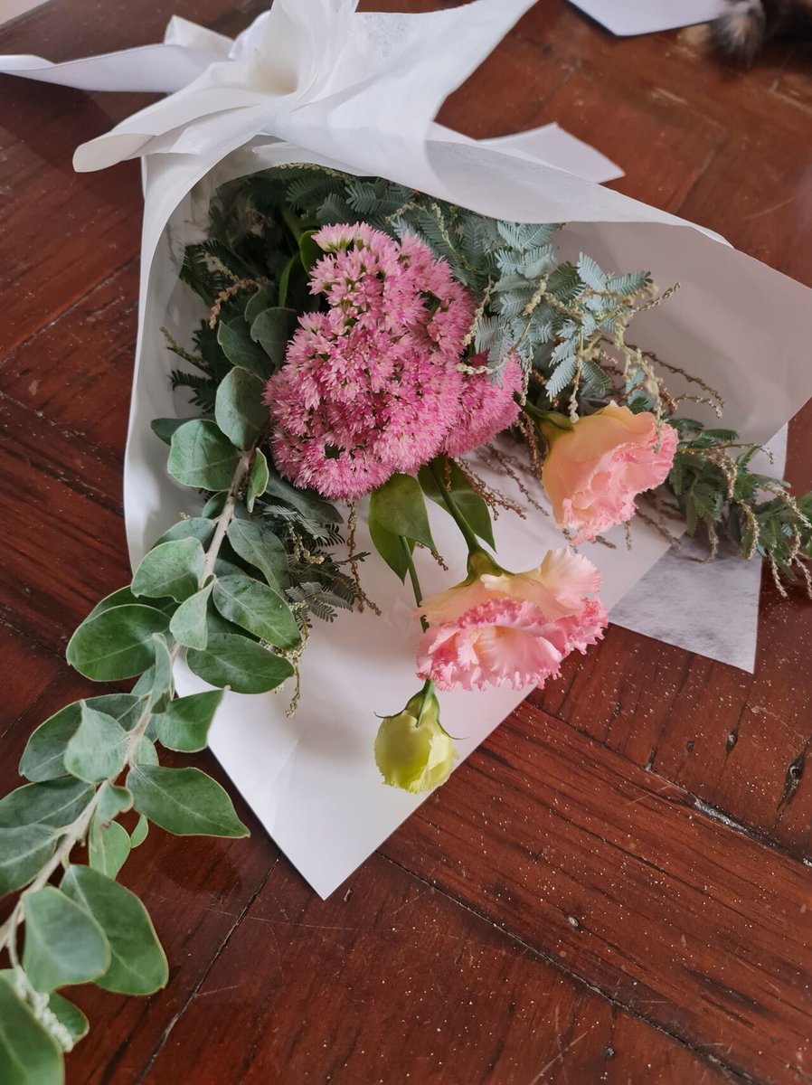 What a fabulous way to celebrate International Women's Day 2022. A beautiful breakfast, champagne, sponsor speeches and stories but most of all a beautiful and inspirational environment where kick-ass business ladies can come together to life each other in business. #breakthebias
