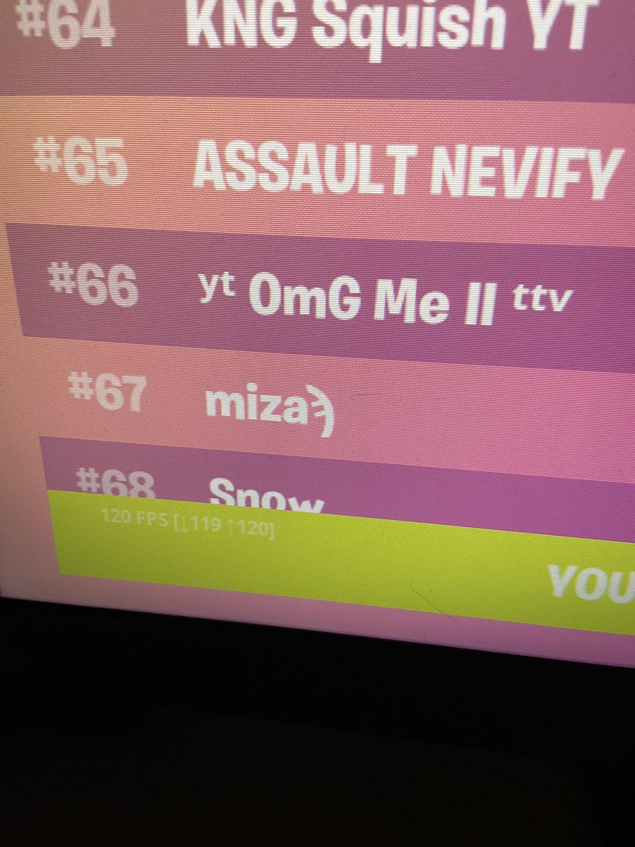 okmiza_'s tweet photo. 1 game left but epic games hates me https://t.co/kUvLLJF5Ne