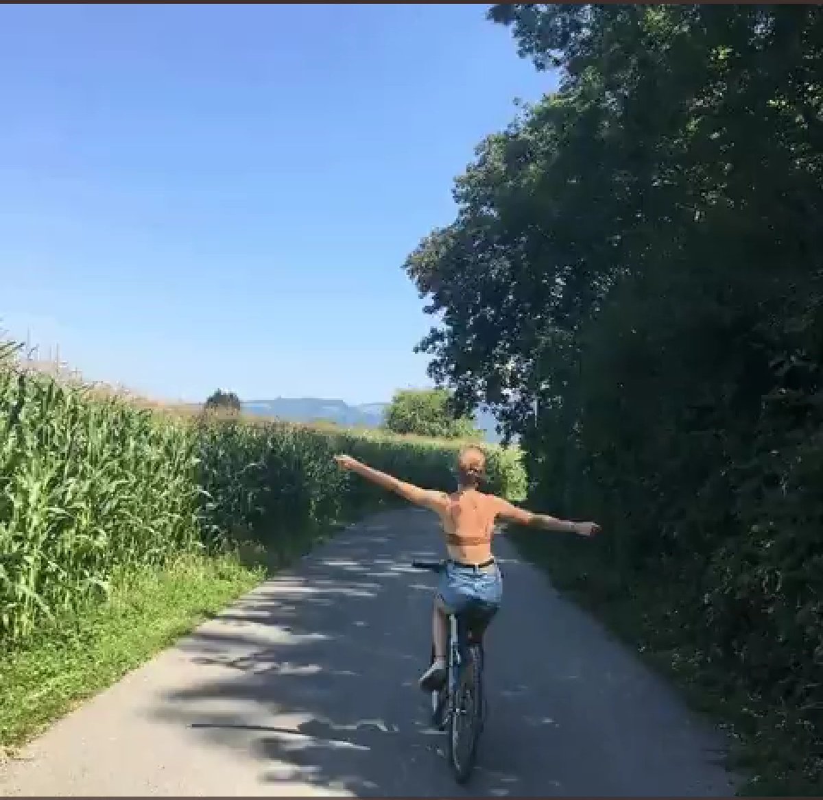 Awkward_Abby's tweet photo. @BEOMGYUSBABE I know this is only in my dreams because I can't even ride a bike😭 it's always nice to dream tho https://t.co/xsS7wkrqIF