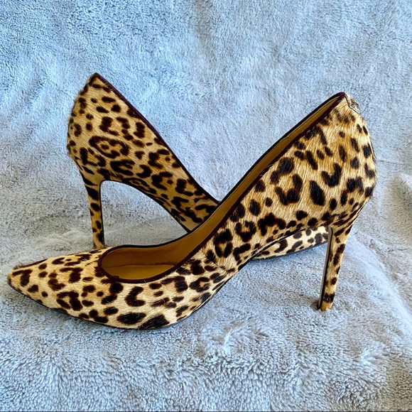 Christy1225's tweet photo. So good I had to share! Check out all the items I'm loving on @Poshmarkapp #poshmark #fashion #style #shopmycloset #samedelman: https://t.co/rT7RA3oAw5 https://t.co/sy5fzLQPUh