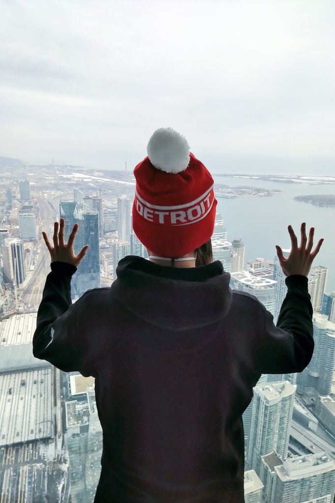 CrystalxClarity's tweet photo. Also went up 33 more floors to the #SkyPod (last 2 photos). That was crazy! I thought I was high already, but the pod was another level 😂. #Views #HomeIsToronto ❤️✊ https://t.co/leC9ejdYrK
