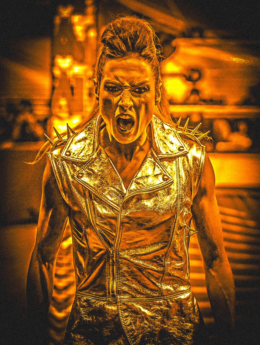Jeffriesautumn2's tweet photo. Now this is badass!! 🔥🔥🔥 @BeckyLynchWWE #photoeditng https://t.co/y30p2Ex7DT