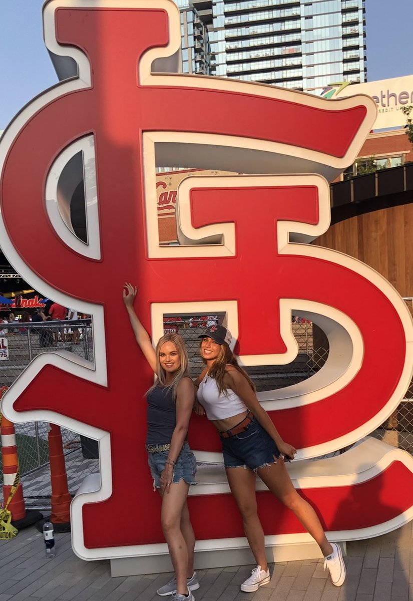 bbbbbaileyy's tweet photo. #314Day #STLsports #andpups https://t.co/xHztYEhhcB