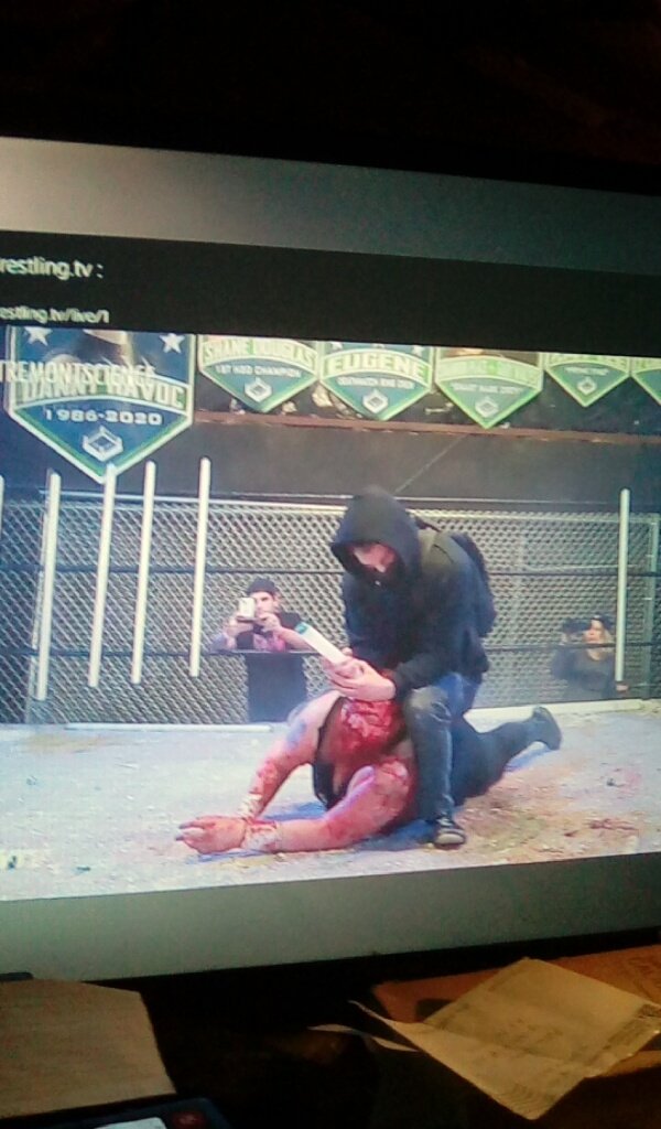 thepeachy16's tweet photo. Jesus Christ What A Damn Bloodbath @TremontH2O gets the win over @TheSmash_Hit but after a war @ColbyCorino attacking Tremont #TremontScience #MondayNightDeath https://t.co/vspJXKXWGw
