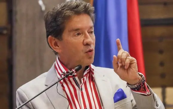 luisperistas's tweet photo. #Presidencia La @RevistaSemana y el @ELTIEMPO Atropellan la Democracia al no invitar al candidato Presidencial @Luis_Perez_G a los debates, gran atropello @VickyDavilaH y los grupos empresariales. https://t.co/5B463aFMMG