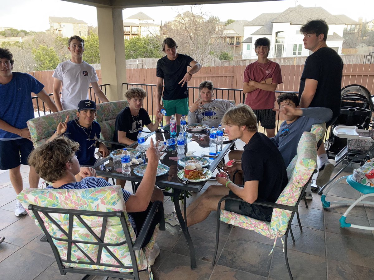 l4for4's tweet photo. Breaking Bread and Telling Stories tonight! @CedarParkBaseb1 Good times! #Mudita https://t.co/gcrFCwOtxe