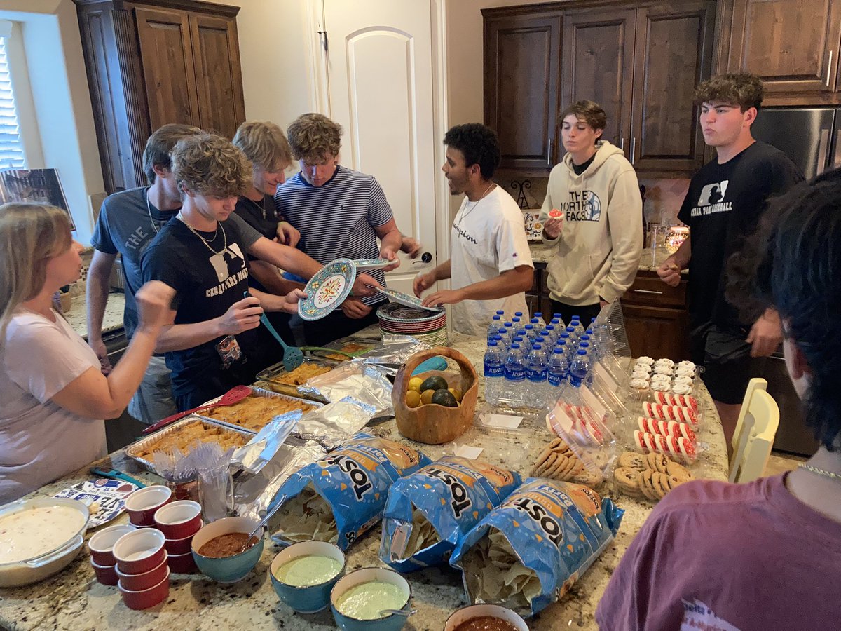 l4for4's tweet photo. Breaking Bread and Telling Stories tonight! @CedarParkBaseb1 Good times! #Mudita https://t.co/gcrFCwOtxe