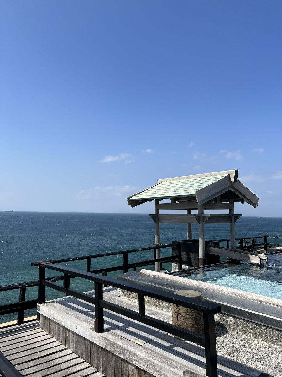 BLACK55064303's tweet photo. 天気がいいので温泉へ！！ https://t.co/fDaFDGyizs