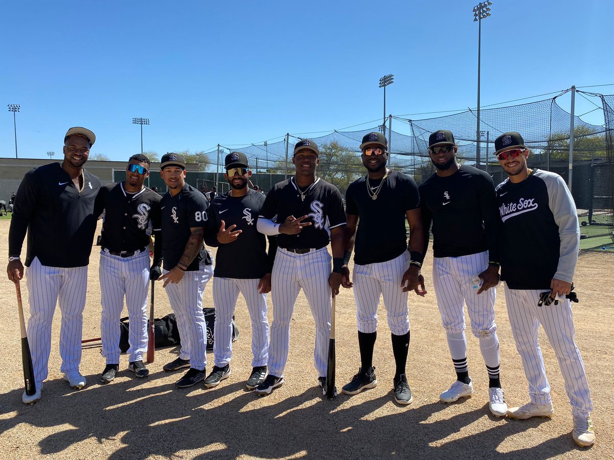 The ultimate squad pic.