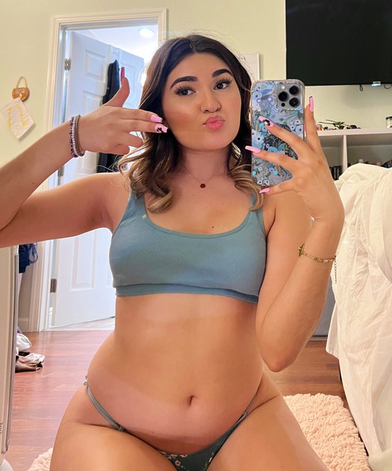 Rate me 1-10 https://t.co/6YicSAcAGB