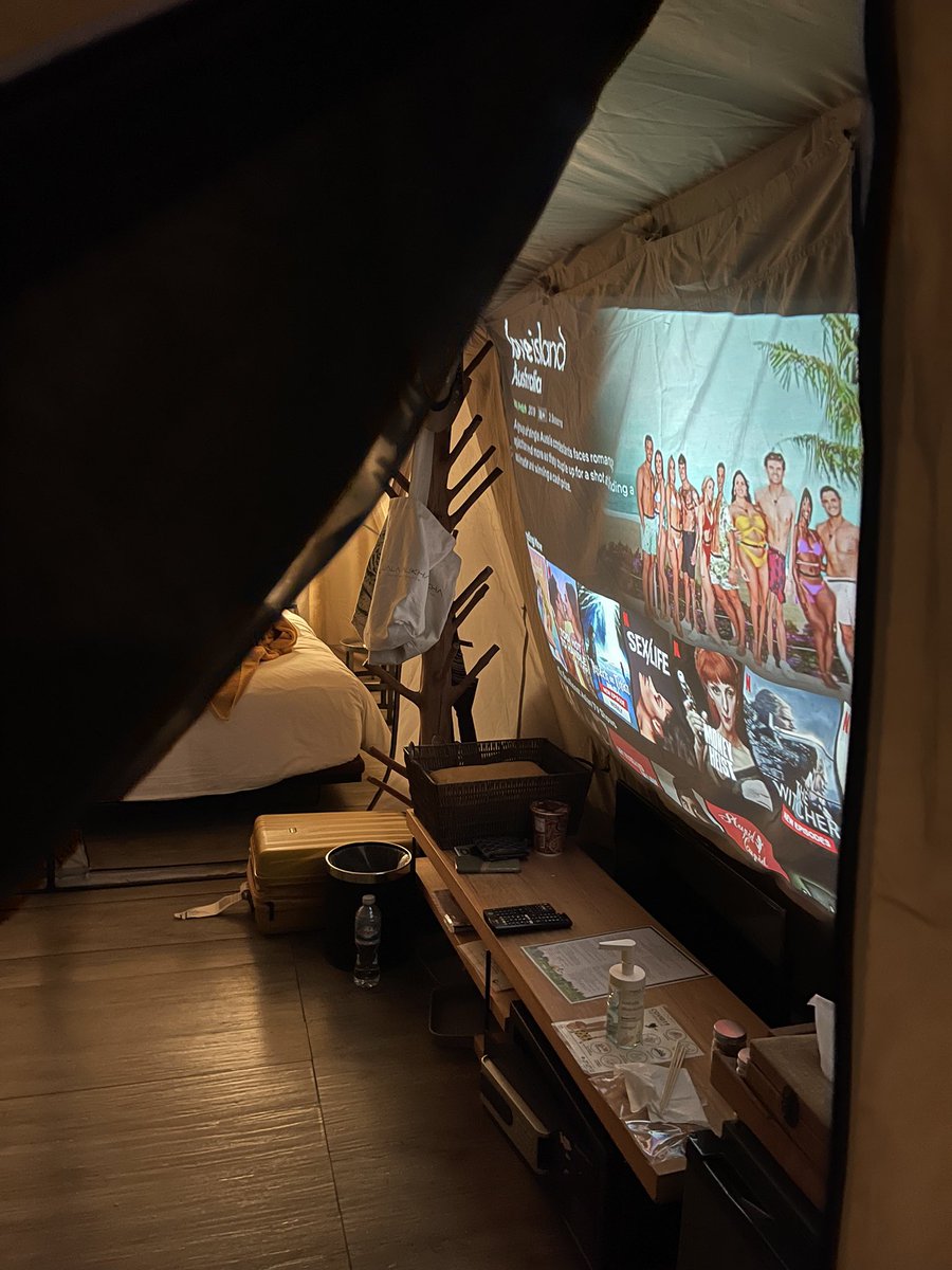 miniproject17's tweet photo. Movie night on campsite 🏕 🌙
✿。꒰ ดูหนังฟินๆ  ที่เต้นท์ เขาใหญ่
สะดวกสบายและฟินมากทุกคน 
น้องโปรเจคเตอร์คือฉายที่ผ้าใบเต้นท์ได้ด้วย 
🥣🌳ชัดมากๆ เราดู netflix ไป 1 เรื่อง
เพลินๆ ฟัง playlist essential 
ยูทูปอีกหนึ่งกรุบ

📎แปะพิกัดน้องโปรเจคเตอร์
และพิกัดที่พักใน threads https://t.co/YADQ67XMdw