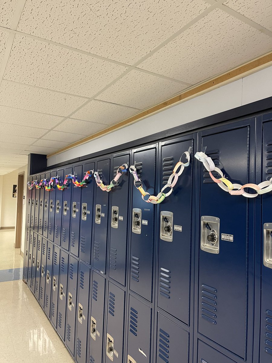 MathNimitz's tweet photo. Nimitz Middle School had a great time celebrating Pi Day today!!!  #piday #Seahawks https://t.co/AbGTEmJCNE