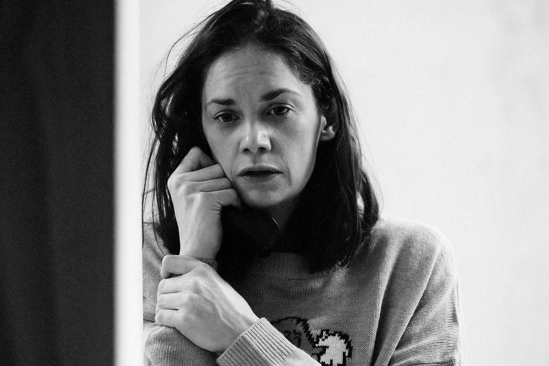 ruthwilsonposts's tweet image. Ruth Wilson in rehearsal for The Human Voice (2022)