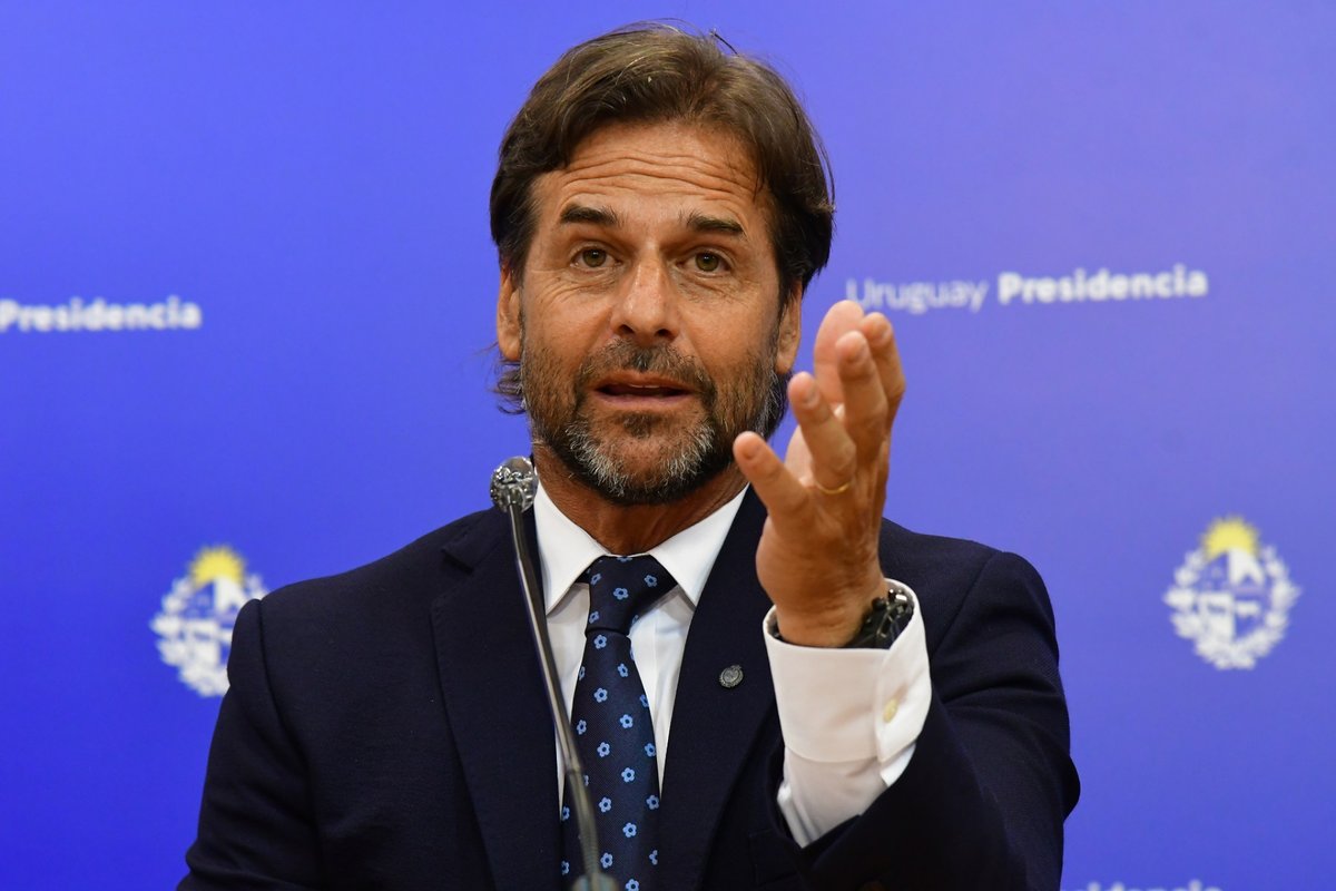 Encuesta de Equipos: 52% aprueba gestión de Lacalle Pou y 28% la desaprueba elpais.uy/AjOeNk3z