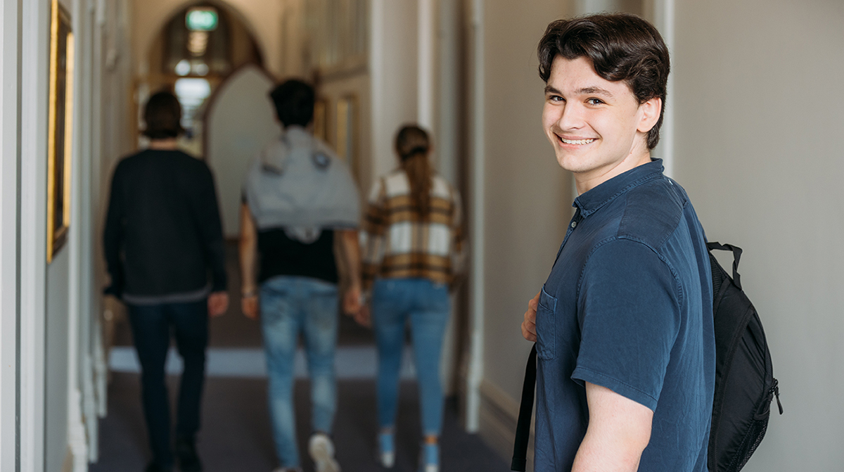 We've analysed the data on more than 77,600 UG  applications and 102,600 offers and have come up with some insights into the age, gender split and preferred fields of study of applicants who applied through UAC. shorturl.at/kDST3 #Uni2022 #offers #ClassOf21 #UniAdmissions