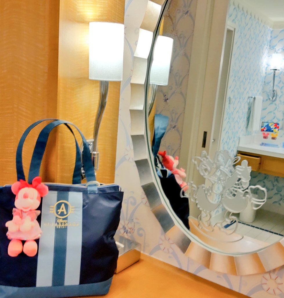 あお Blue 初めてのドナルドダックルーム 壁紙もスタンドライトもドナルド仕様 アンバサダーホテル T Co Zvytomonx5 Twitter あお Blue 初めてのドナルドダックルーム 壁紙もスタンドライトもドナルド仕様 アンバサダーホテル T Co Zvytomonx5 Twitter