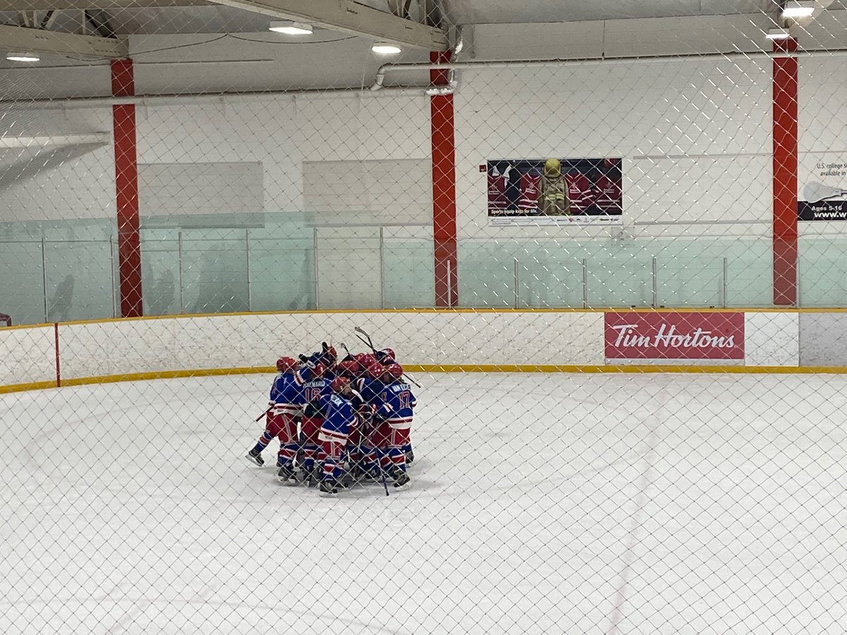 fort_u11aa's tweet photo. The U11AA Strike Group Rangers with the win and a hard fought battle! On to the next round tomorrow night! #redbuckets #playoffs #letsgetdowntobusiness @RAChockey https://t.co/VF38L3SKvD
