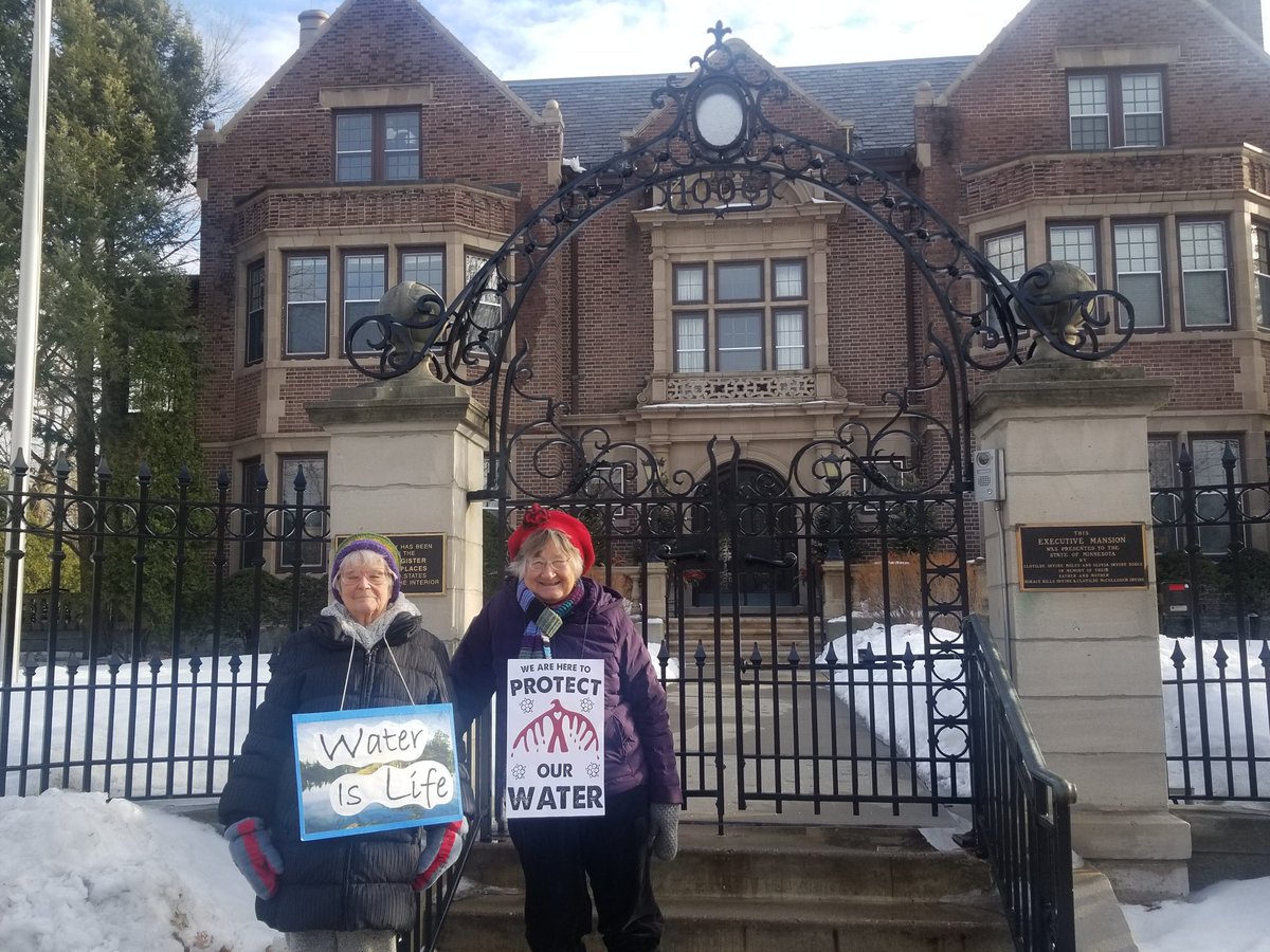 WomensMarchMN's tweet photo. Happening now! Pipeline Blues Vigil every Monday (5-6pm) without fail to can join WAMM and Veterans for Peace Chapter 27 in telling Gov Walz to Stop Line 3! 
@WAMMwomen @climatejusticem #veteransforpeace #stopline3 #waternotoil #waterprotectors
https://t.co/kpLvLf5AMZ https://t.co/cEjMKPFFY4