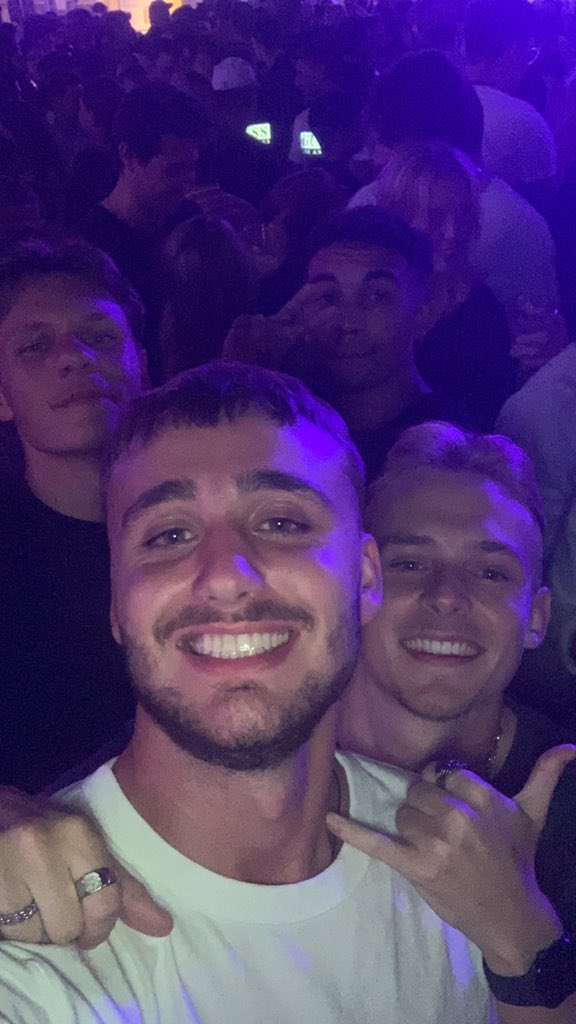bblock1057's tweet photo. @KryptoCache @BrokeBoyzNFT All my Roommates man, they don’t Stop partying https://t.co/Qp83ZaAWvi