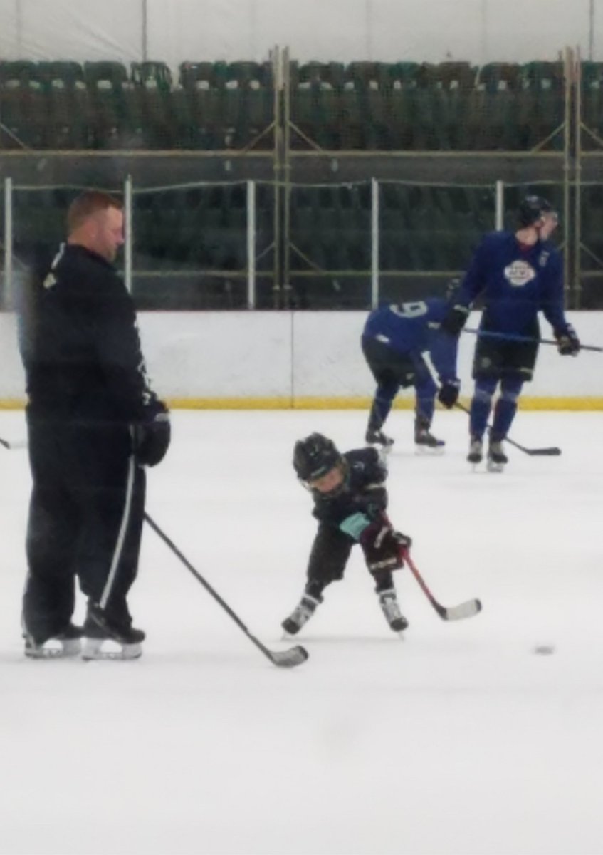 Lido_WWWHL's tweet photo. Special guest today at @WenatcheeWild1 practice, Cooper Clark, future New Recruit Form signee (2035) working on his fundamentals with Wild Head Coach @clarkyhockey. Lots of energy and intensity out of Cooper today, runs in the family!
@BCHockeyLeague https://t.co/VYAnojLVAm