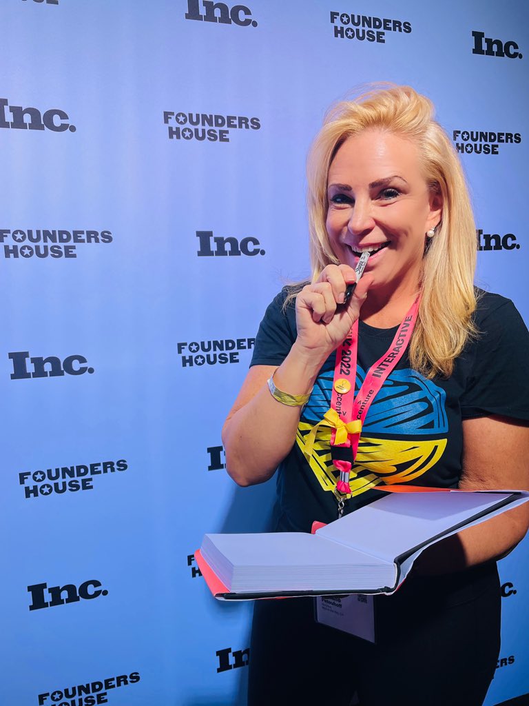 drnatalie's tweet photo. Great evening at the @inc. Magazine #theFoundersHouse w Scott Omelianuk, Editor-In-Chief & @Non_Obvious @rohitbhargava #BeyondDiversity #Megatrends @ChhaviB @jenniferbrown #EmpathyInAction @Genesys @Tony_Bates71 https://t.co/P7u2ll9AAJ