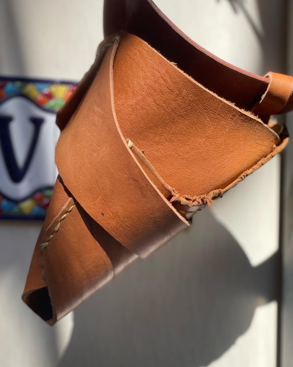 ahava_omiya's tweet photo. #scissorscase
#leather
#trimmer
#シザーケース
#革
#ワン
#カット https://t.co/jjTY85mv3o