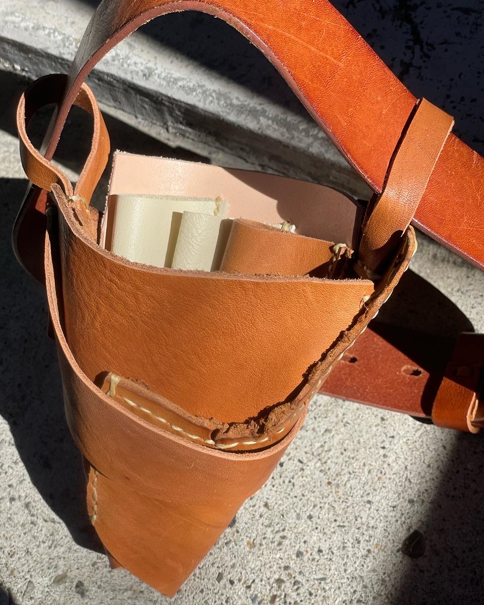 ahava_omiya's tweet photo. #scissorscase
#leather
#trimmer
#シザーケース
#革
#ワン
#カット https://t.co/jjTY85mv3o