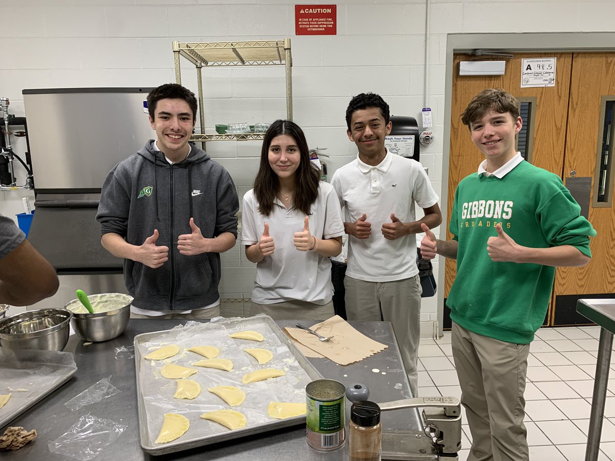 cghsnc's tweet photo. Great collaboration between #GibbonsHOLA and #GibbonsCookingClub making delicious empanadas this afternoon! https://t.co/CVb5Rng33c
