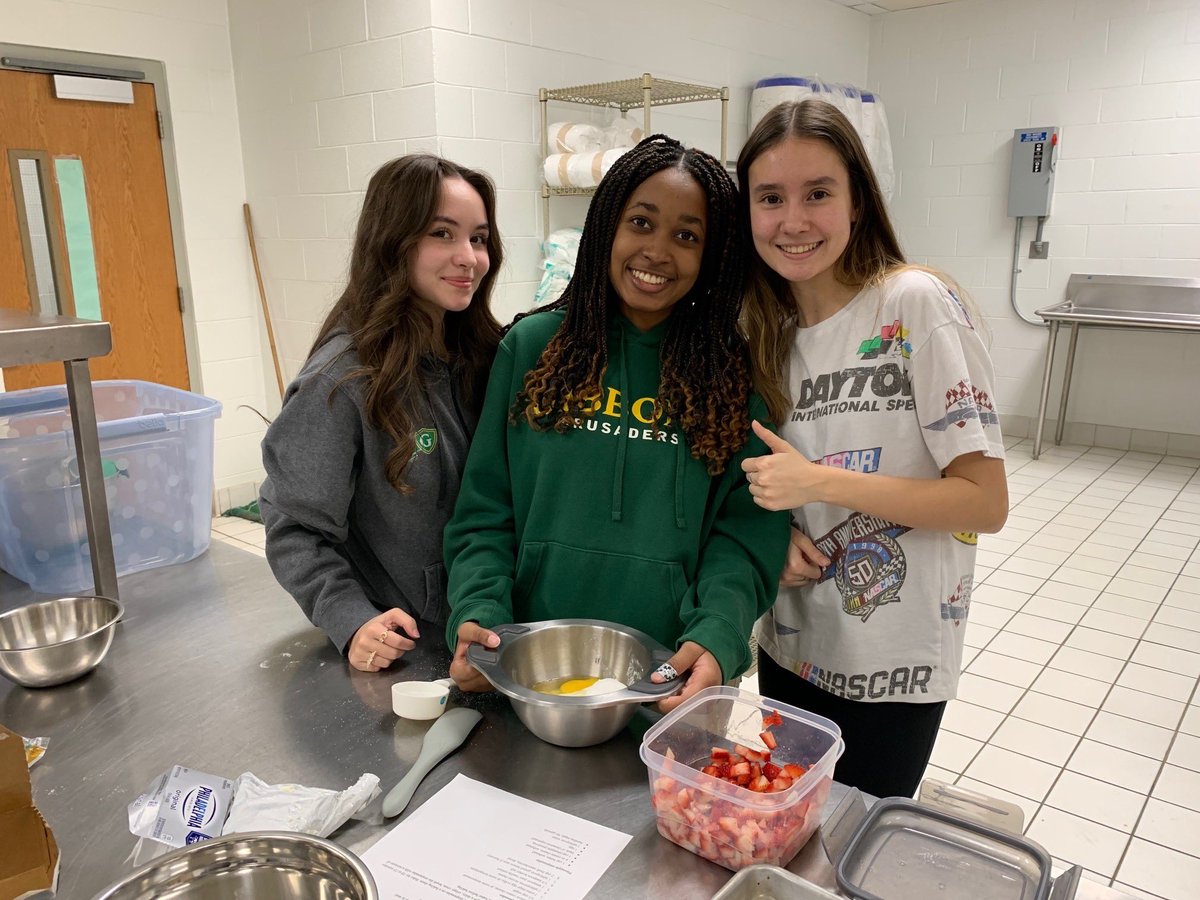 Great collaboration between #GibbonsHOLA and #GibbonsCookingClub making delicious empanadas this afternoon!