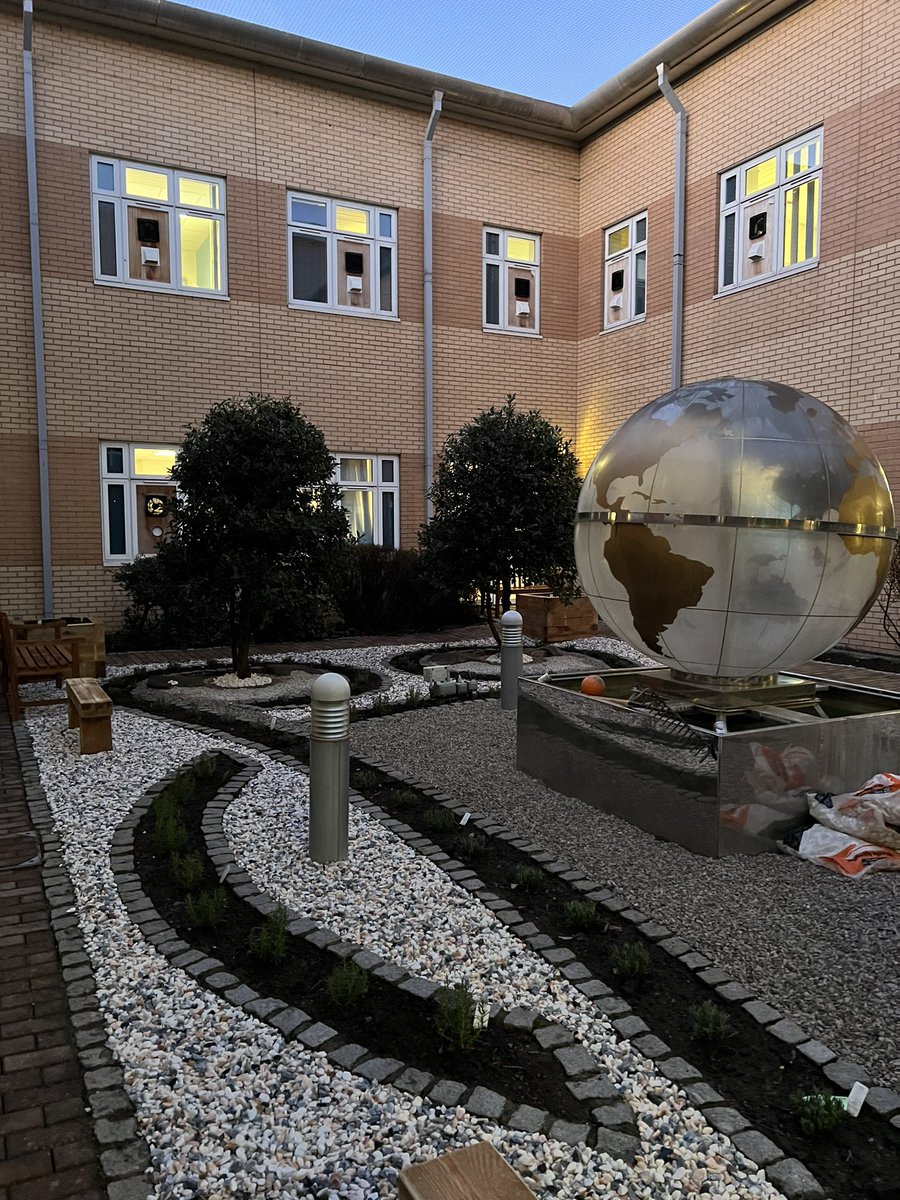 CatrionaRowland's tweet photo. The #BHWellbeing #GlobeGarden transformation is nearly completed โ
@LtdKrh with not only being a feature garden ๐ชด but also a space where staff can see herbs grow & use for they meals. #FunctionalGarden #WeGrow @geraldi134 @AAttfield @S_AshtonNHS https://t.co/EkYwcLk3T0