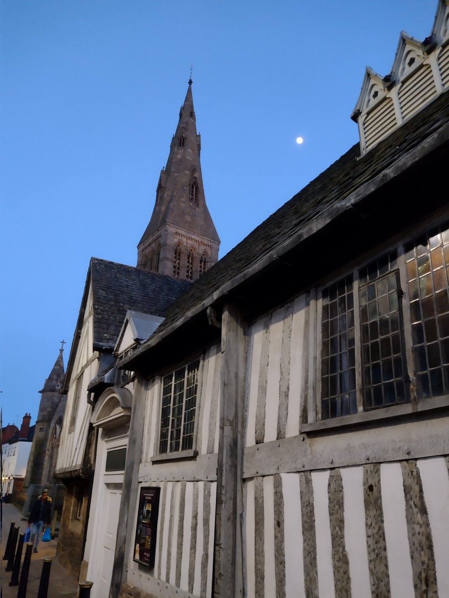 CCLeicsPolice's tweet photo. #Guildhall #Leicester https://t.co/BZVnZWN1AO