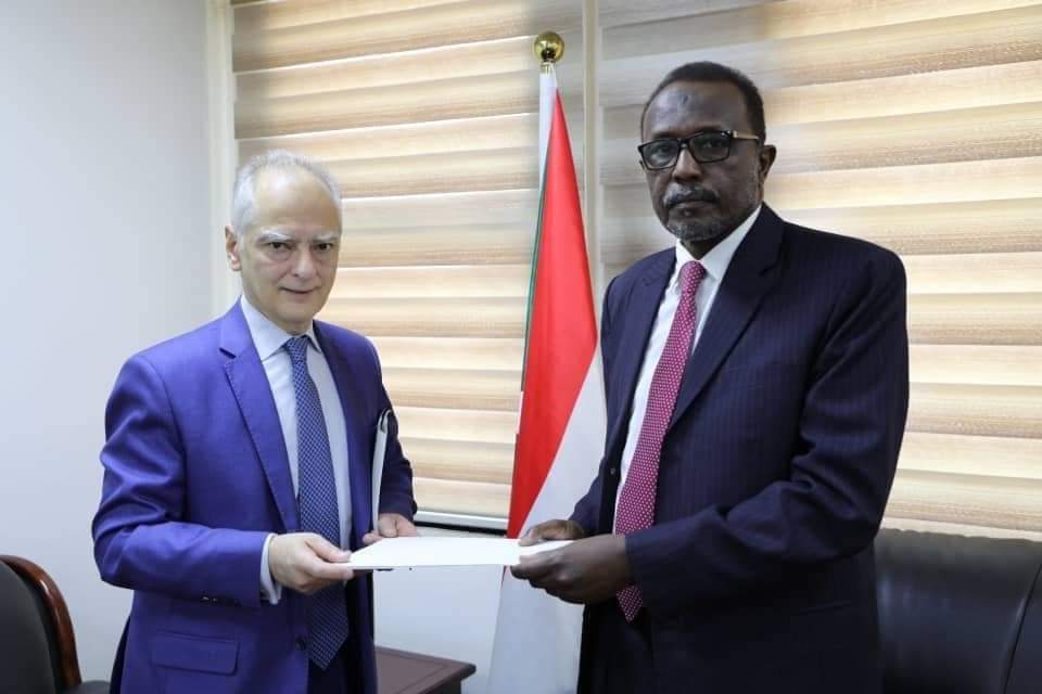 sudan_mix's tweet photo. وكيل وزارة الخارجية المكلف  نادر يوسف الطيب يستقبل السفراء الجدد لكل من المكسيك، الأرجنتين، اليونان والفلبين، وذلك لتقديم نسخ من أوراق اعتمادهم كسفراء لدى السودان. https://t.co/Qg2tGbWg4P
