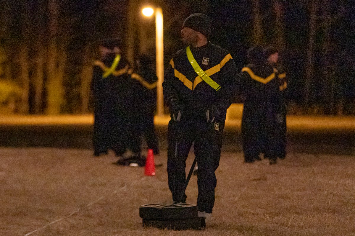 USArmyOldGuard's tweet photo. Two of the elements of testing for the #E3B are a PT test and land navigation. Check out these photo highlights of how it’s going. #StayTuned to see the results later this week!

#EIB #ESB #EFMB #NotJustACeremonialUnit #TheOldGuard #AmericasRegiment https://t.co/b9GQHMUrYO
