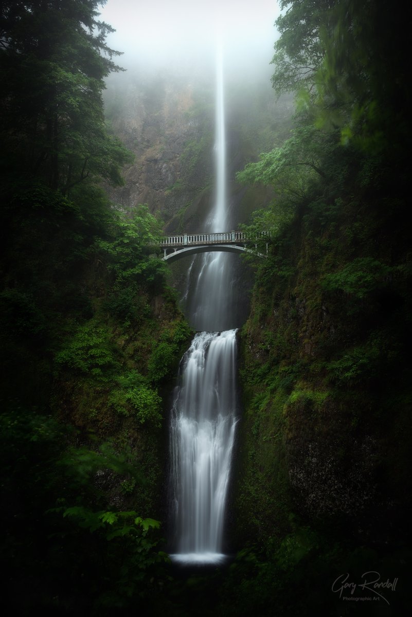 Multnomah Falls in the Columbia River Gorge, Oregon #photography #landscapephotography #oregon #waterfalls #columbiarivergorge #multnomahfalls