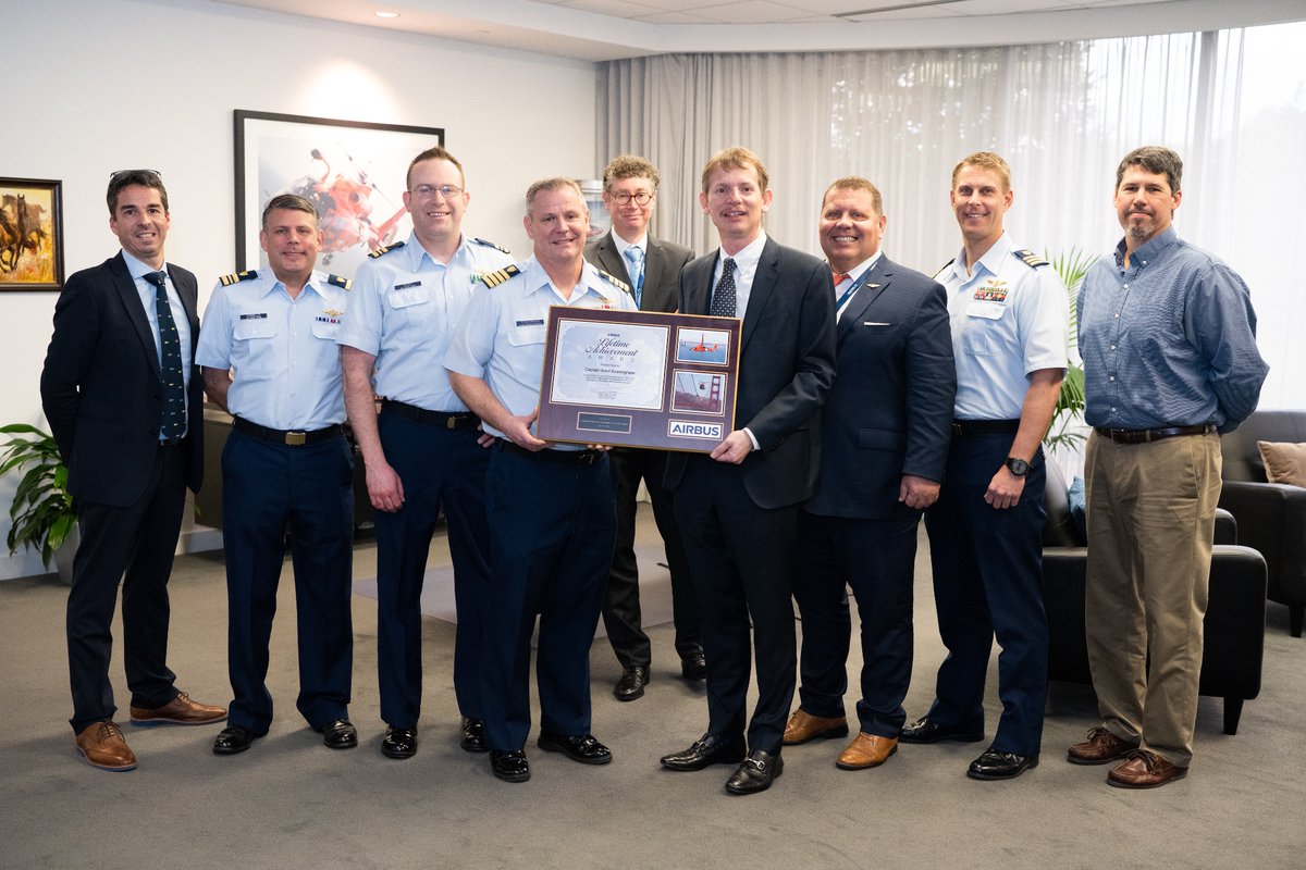 AirbusHeli_usa's tweet photo. Last week, we presented an Airbus Lifetime Achievement award to the @USCG Captain Kent Everingham. The award recognizes Captain Kent Everingham's distinguished service of thirty-one years in the U.S. Coast Guard and his dedication to the #Airbus MH-65 Series helicopter. https://t.co/YQzRsugMrP
