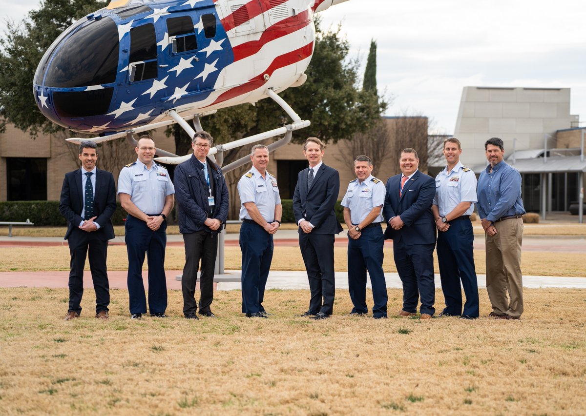 AirbusHeli_usa's tweet photo. Last week, we presented an Airbus Lifetime Achievement award to the @USCG Captain Kent Everingham. The award recognizes Captain Kent Everingham's distinguished service of thirty-one years in the U.S. Coast Guard and his dedication to the #Airbus MH-65 Series helicopter. https://t.co/YQzRsugMrP