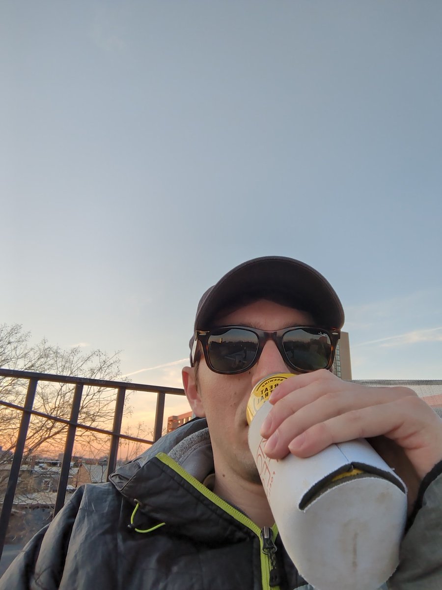 leukwallace's tweet photo. When you didn't match but you have practice from having to apply to med school twice and it's over 50 degrees in Boston. c u soon gen surg prelim spot #SOAP2022 https://t.co/fbFN6BwTsl
