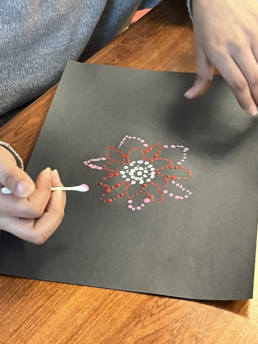 MrsKTercha's tweet photo. Students created pointillism masterpieces while celebrating Pi Day! #artandmath @HambrightElem @pennmanor https://t.co/Ua98XZt4cY